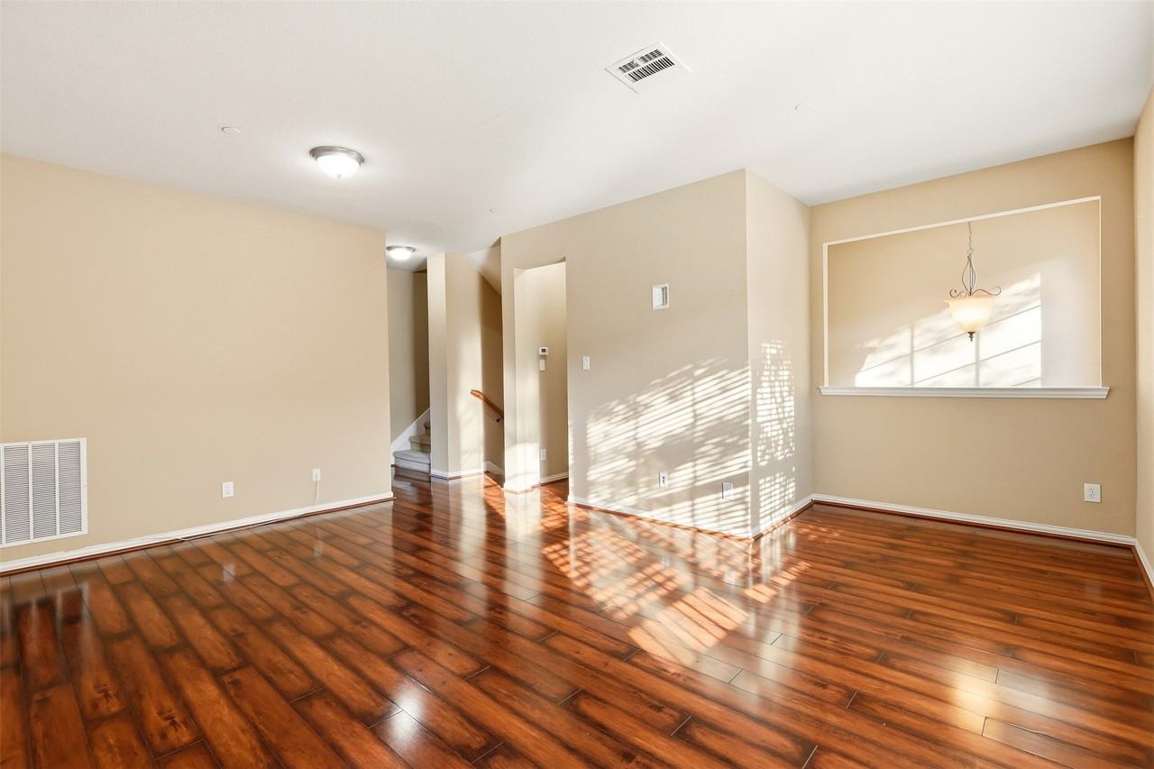 1435 Chase Ln - Photo 3 of 28