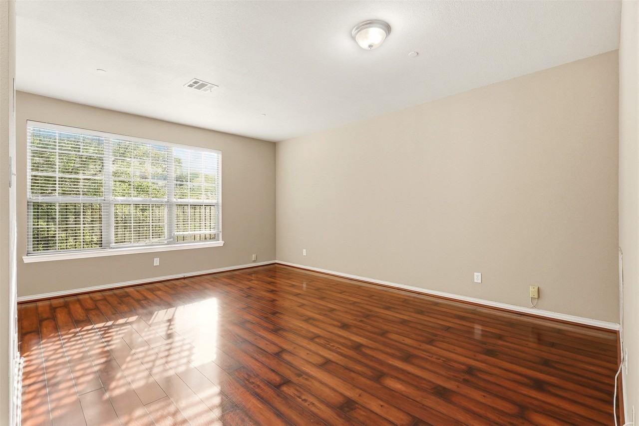 1435 Chase Ln - Photo 4 of 28