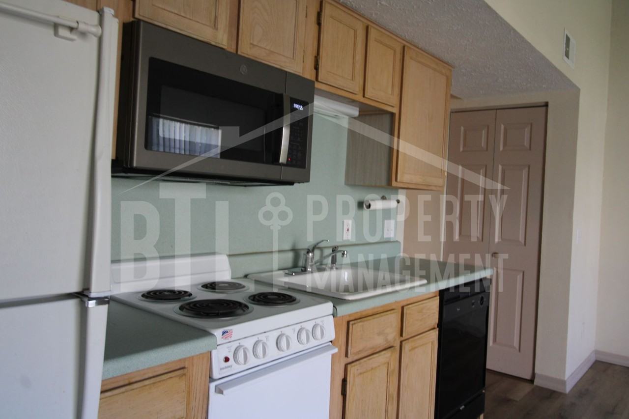 540 Abby Ln - Photo 3 of 13