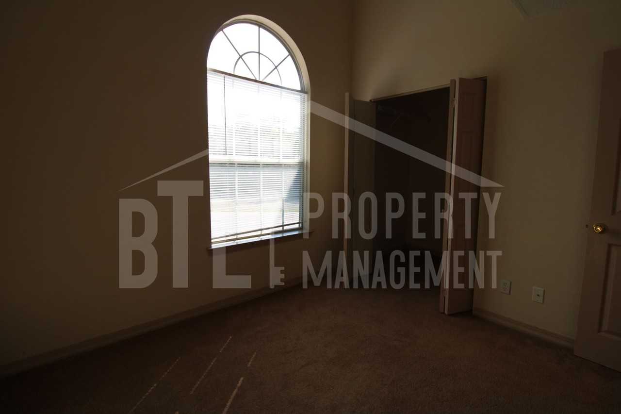 540 Abby Ln - Photo 6 of 13