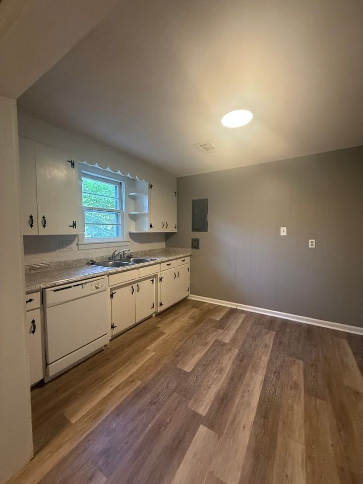 5123 School Ave - Photo 3 of 7