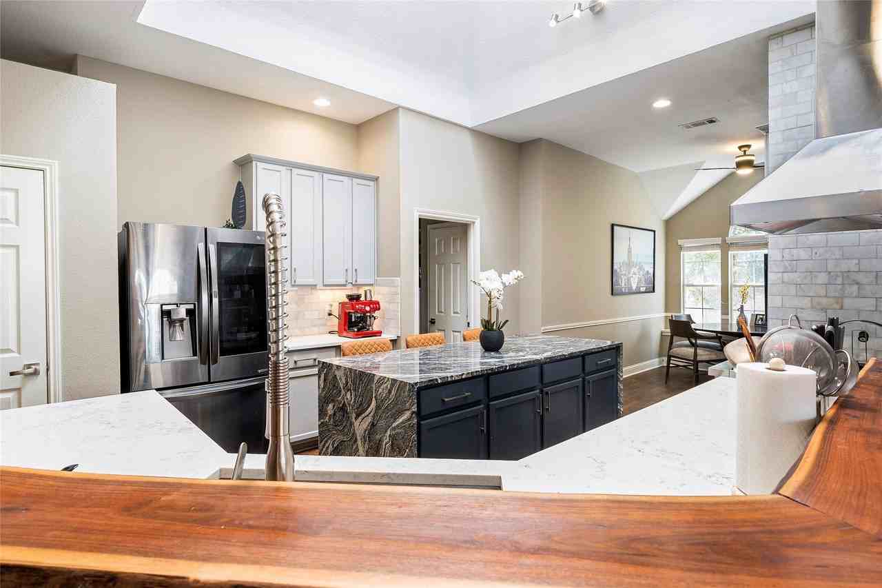 10316 Ashmont Dr - Photo 5 of 22