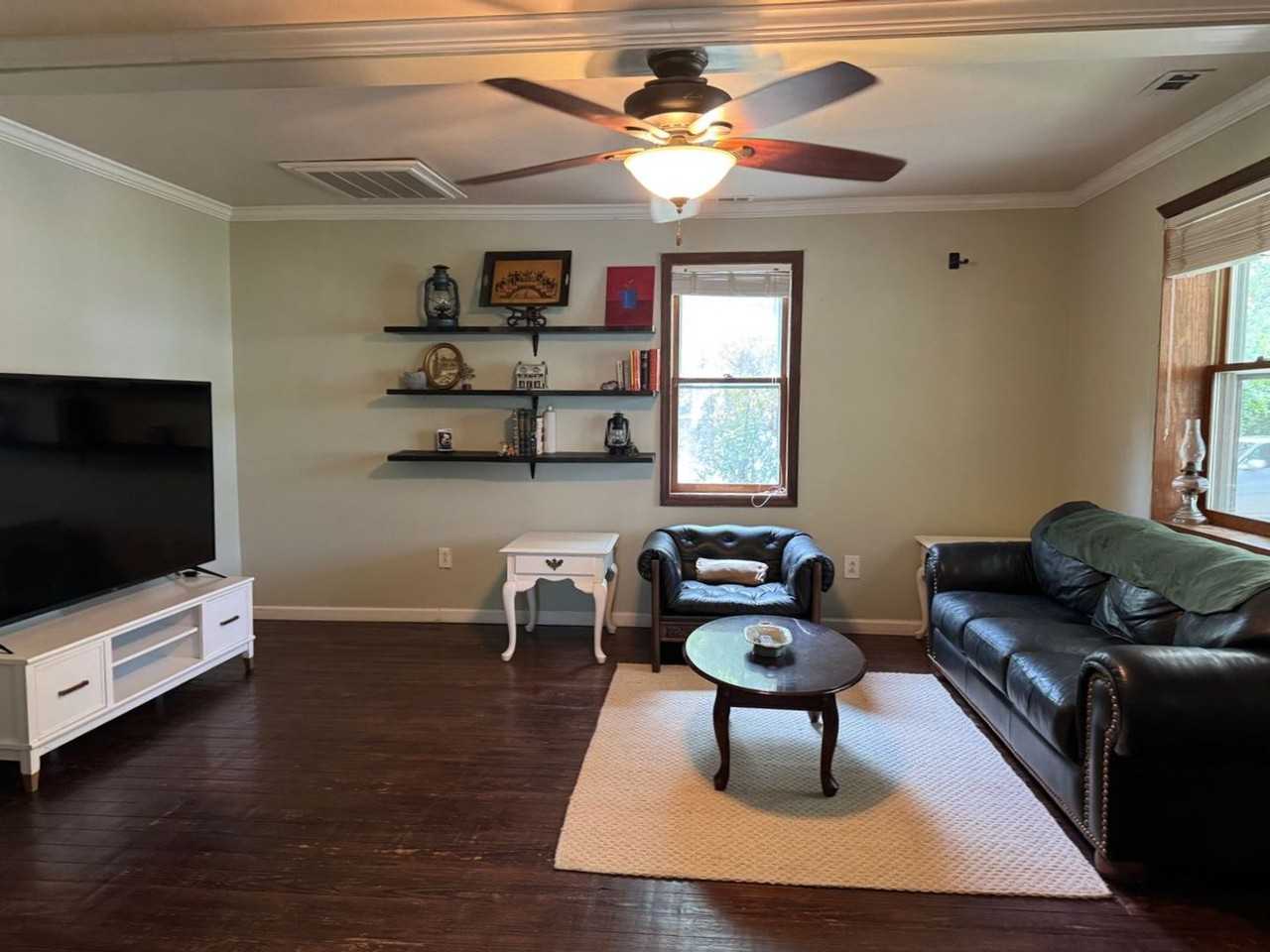 312 Beach St - Photo 3 of 27