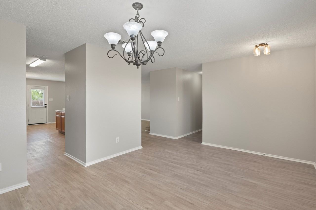 605 Hanceville Way - Photo 4 of 28