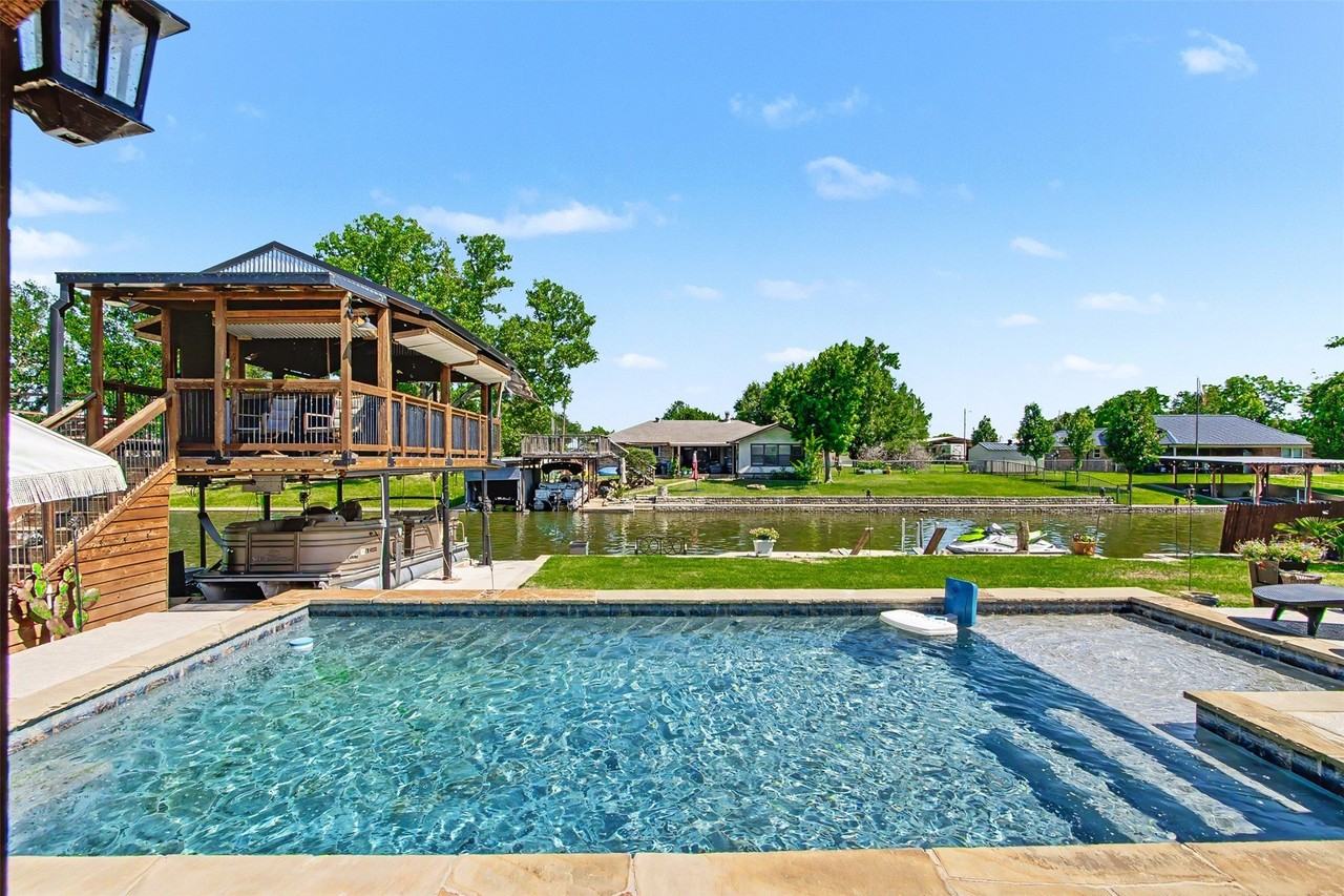 3801 Quail Run - Photo 2 of 40