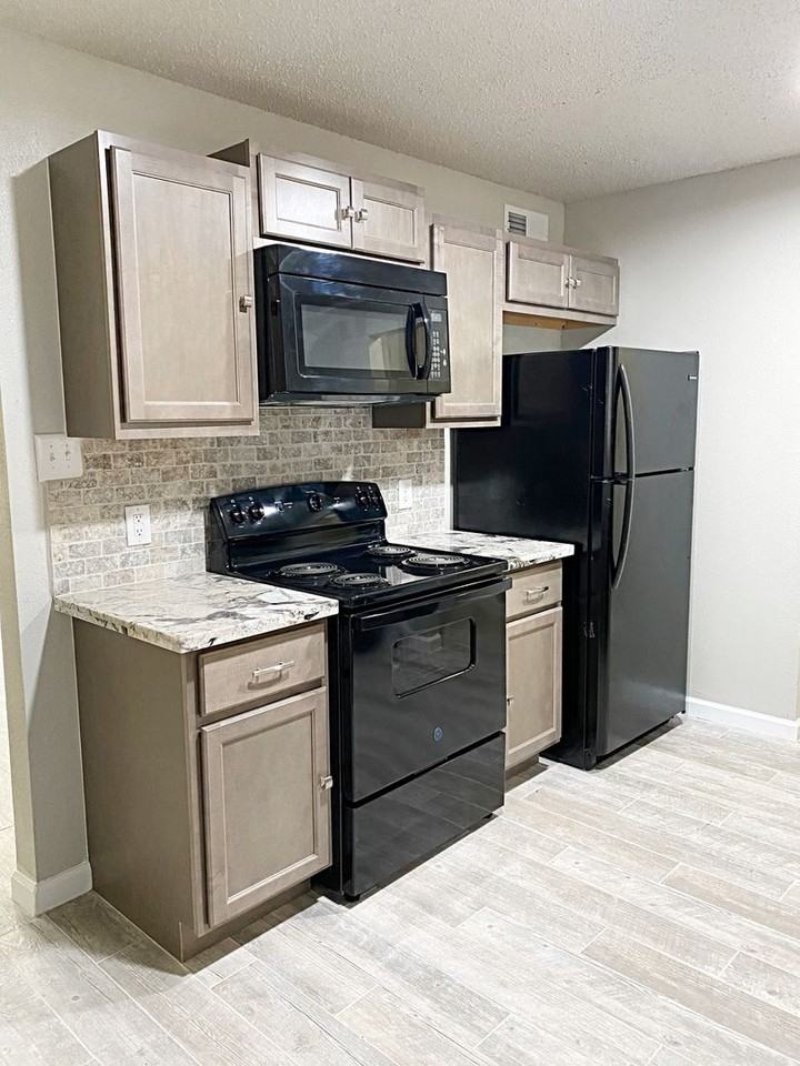 6019 Bedford Dr Apt A - Photo 3 of 11