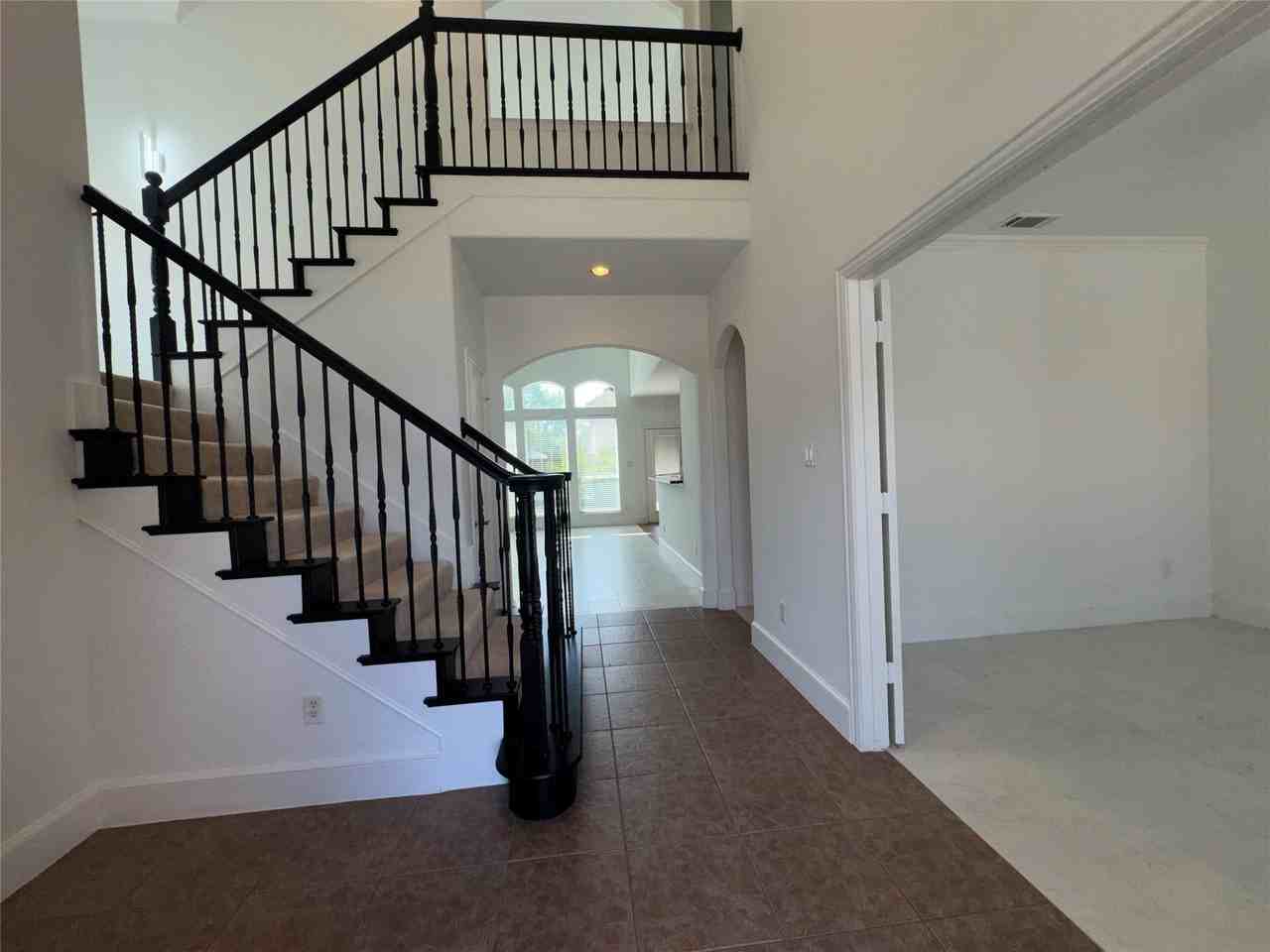 1913 Lawnview Dr - Photo 2 of 21