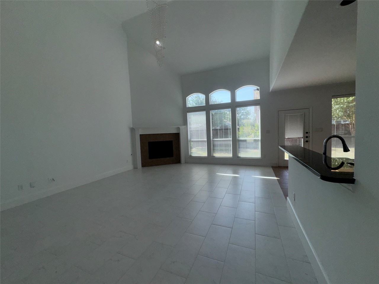 1913 Lawnview Dr - Photo 4 of 21