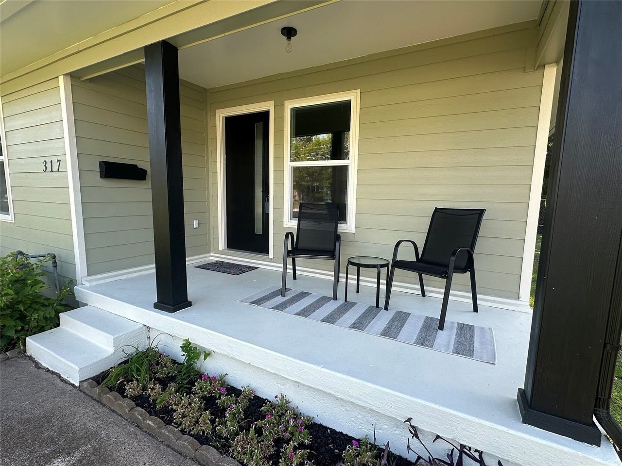 317 S Walker St - Photo 2 of 32