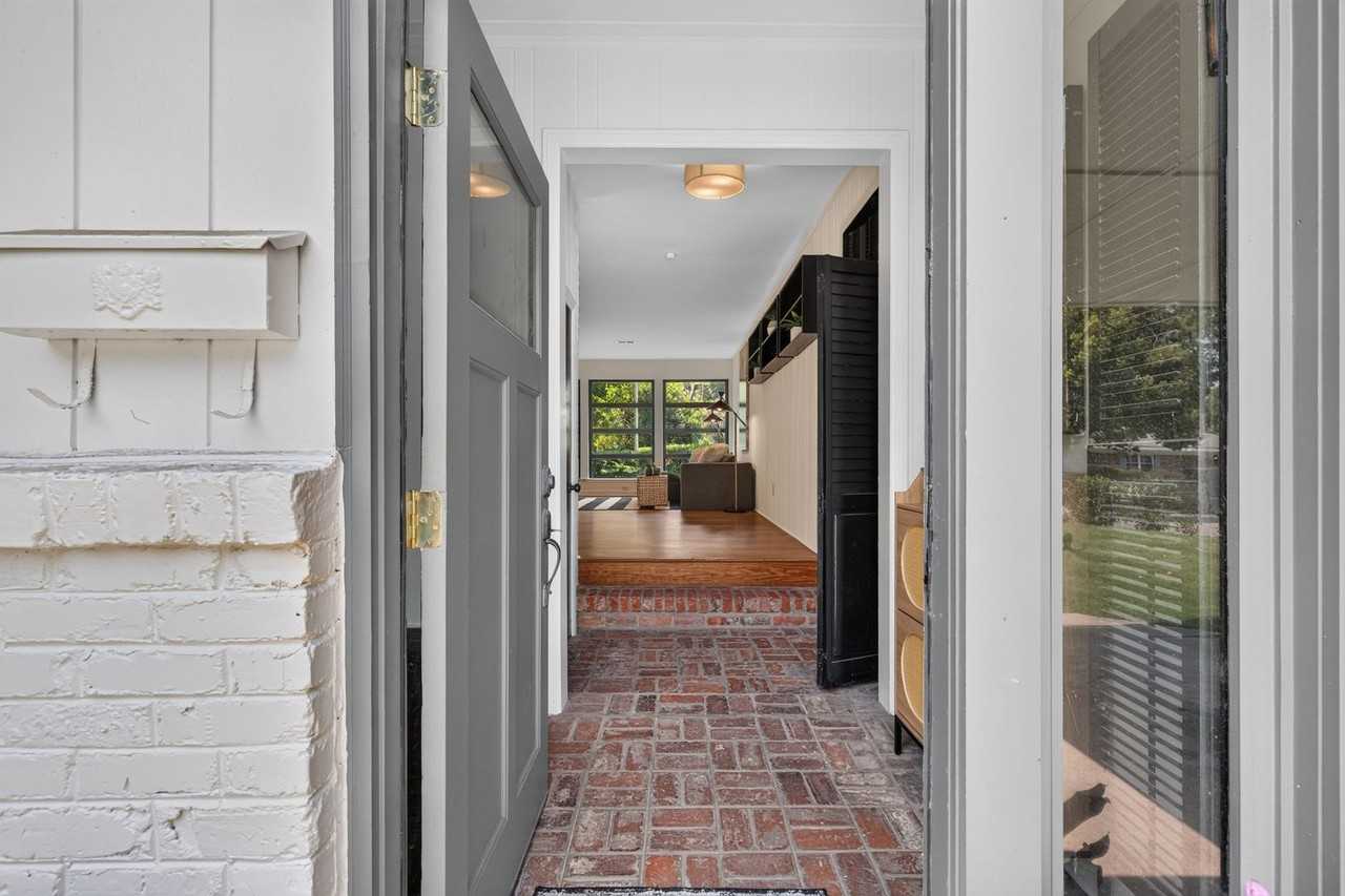 137 Brandywine Rd - Photo 3 of 46