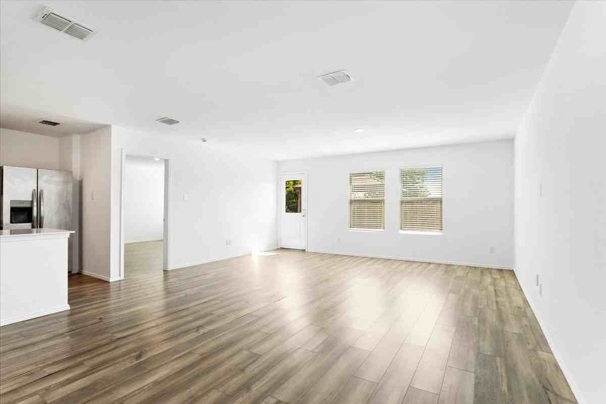 405 Laurenbrooke Dr - Photo 3 of 20