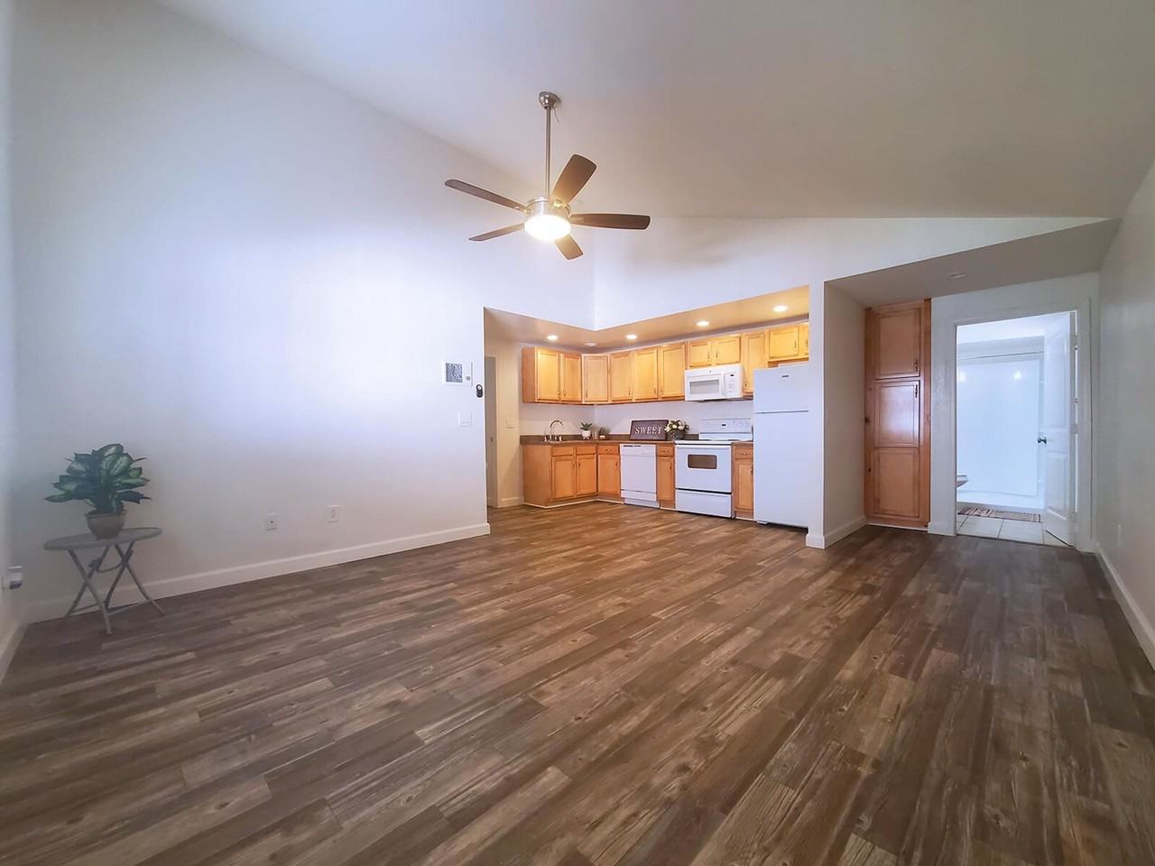 Town and Country Garden Apartments - Photo 2 of 27