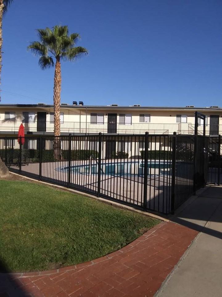 Town and Country Garden Apartments - Photo 3 of 27