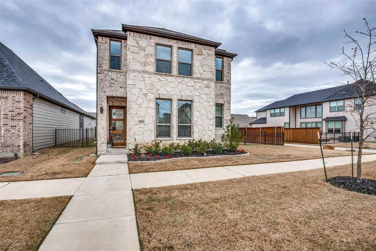 4211 Curtiss Dr - Photo 2 of 25