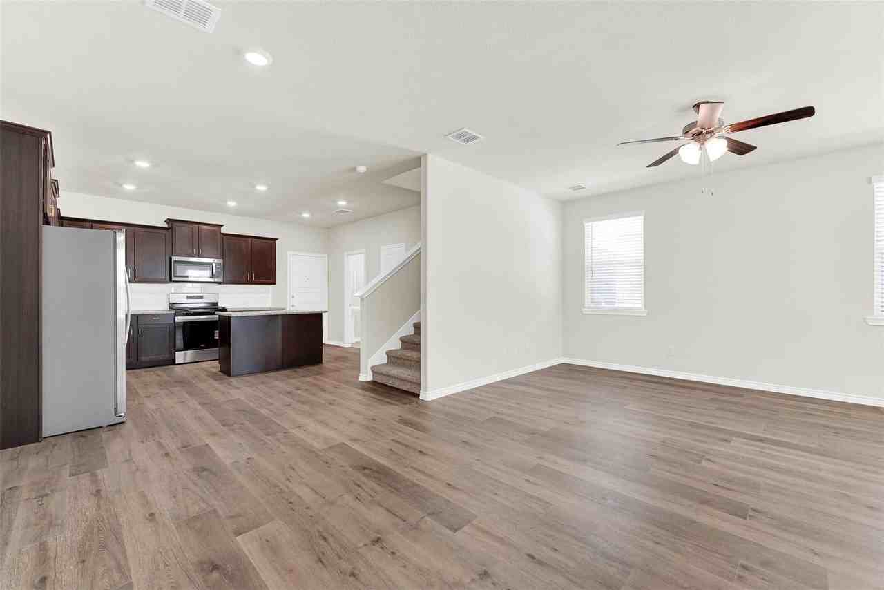 1903 Hellams Ln - Photo 7 of 24
