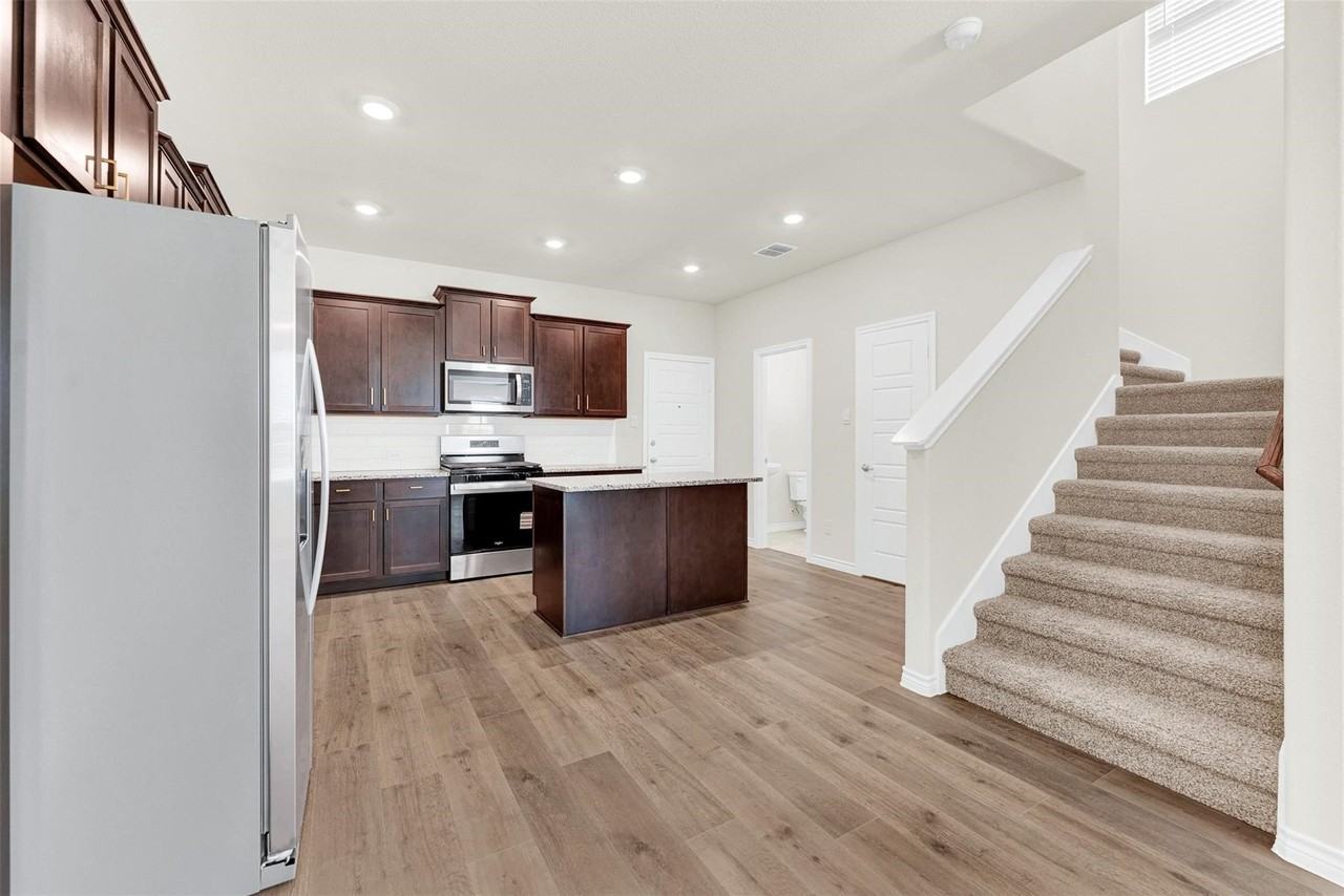 1328 Kimzey St - Photo 3 of 21
