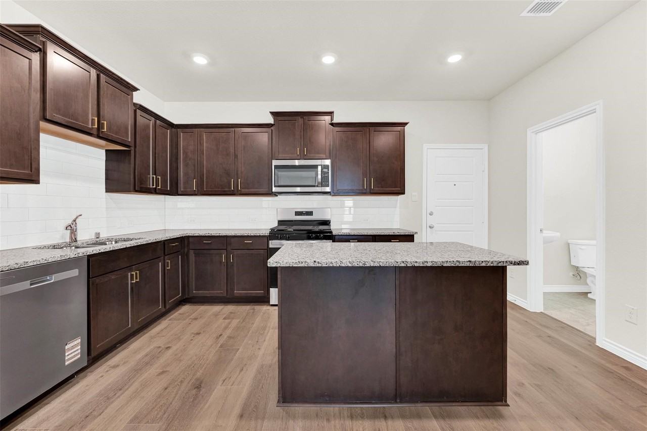 1328 Kimzey St - Photo 4 of 21