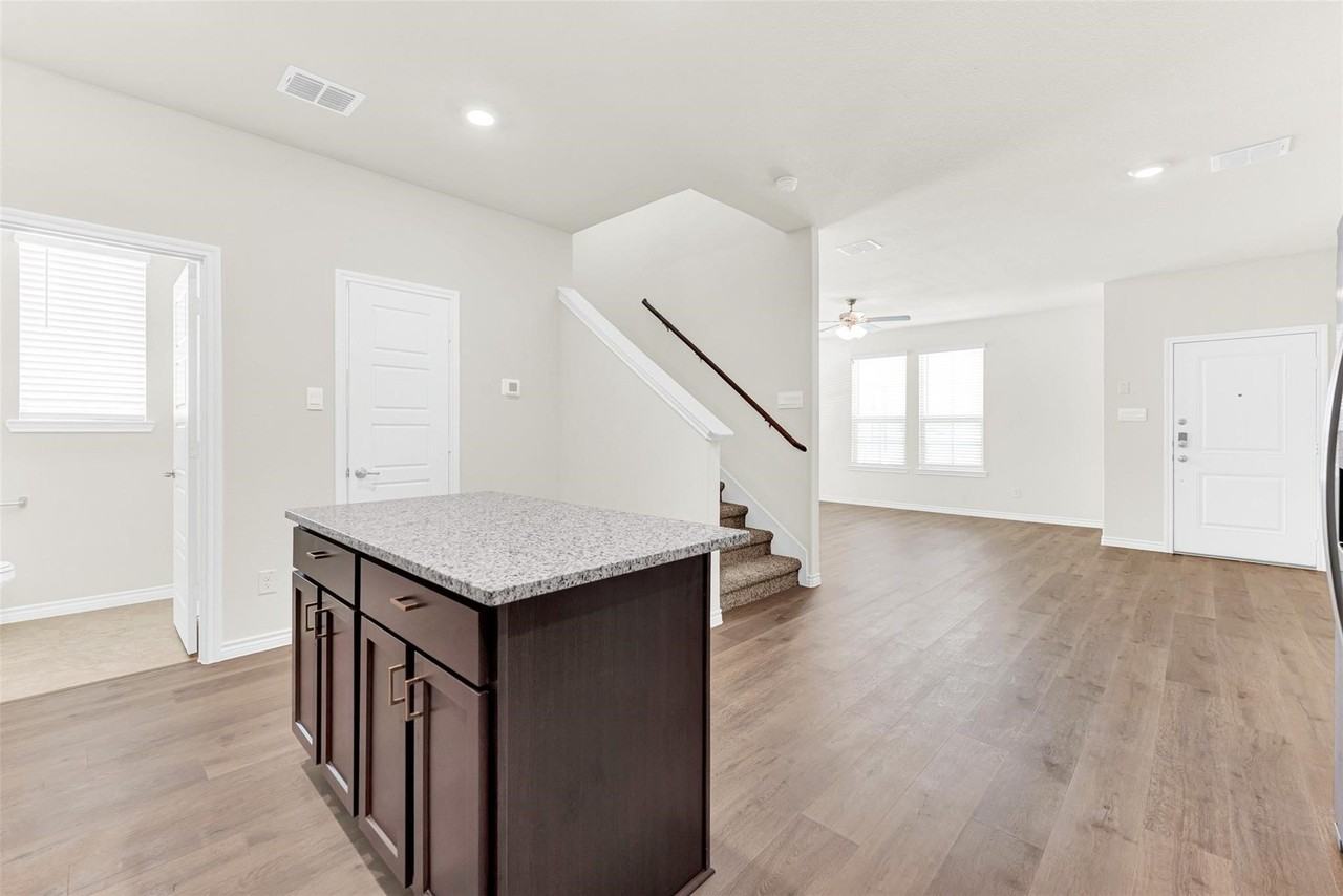 1328 Kimzey St - Photo 6 of 21