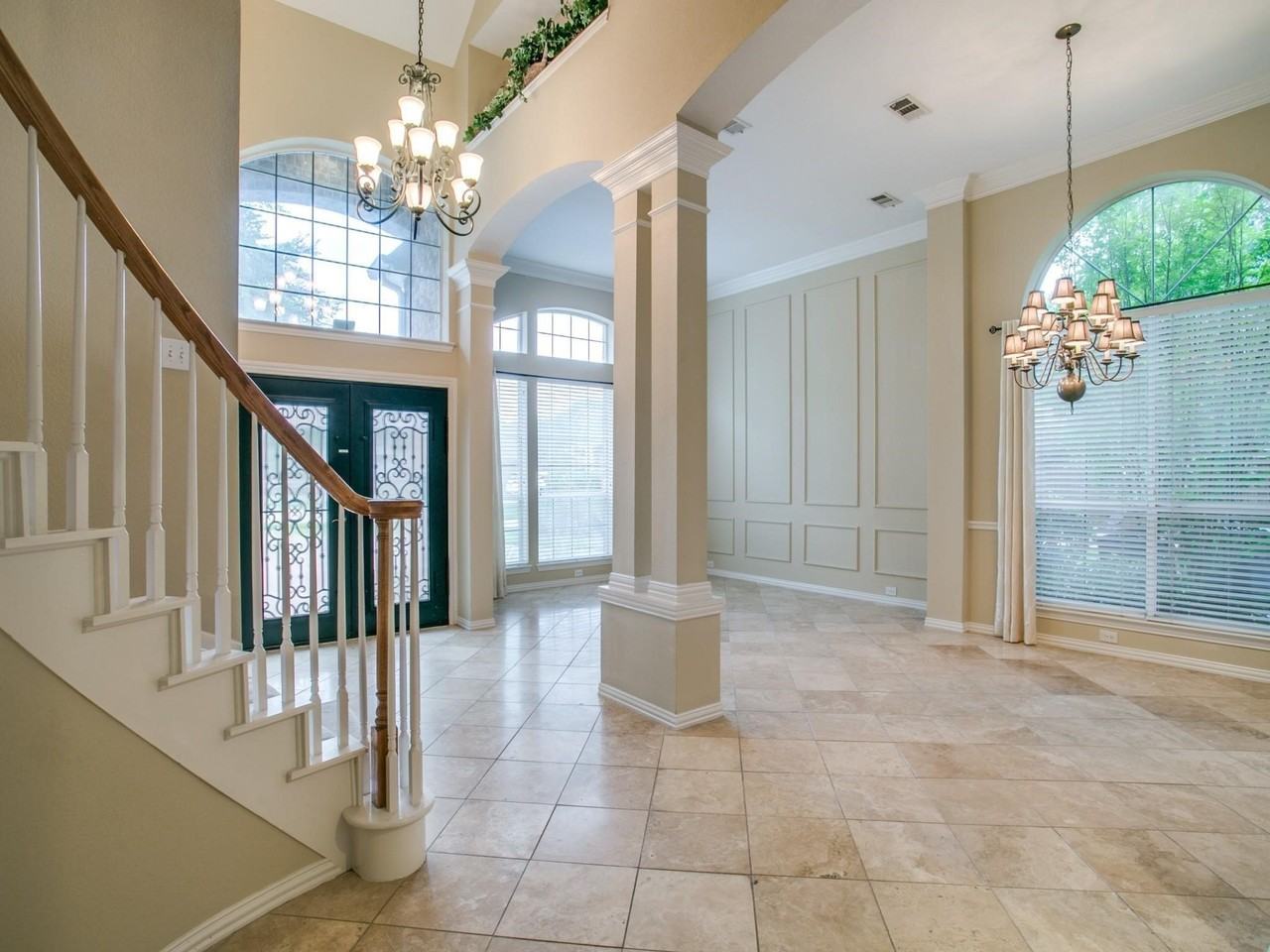 201 Wilshire Dr - Photo 3 of 11