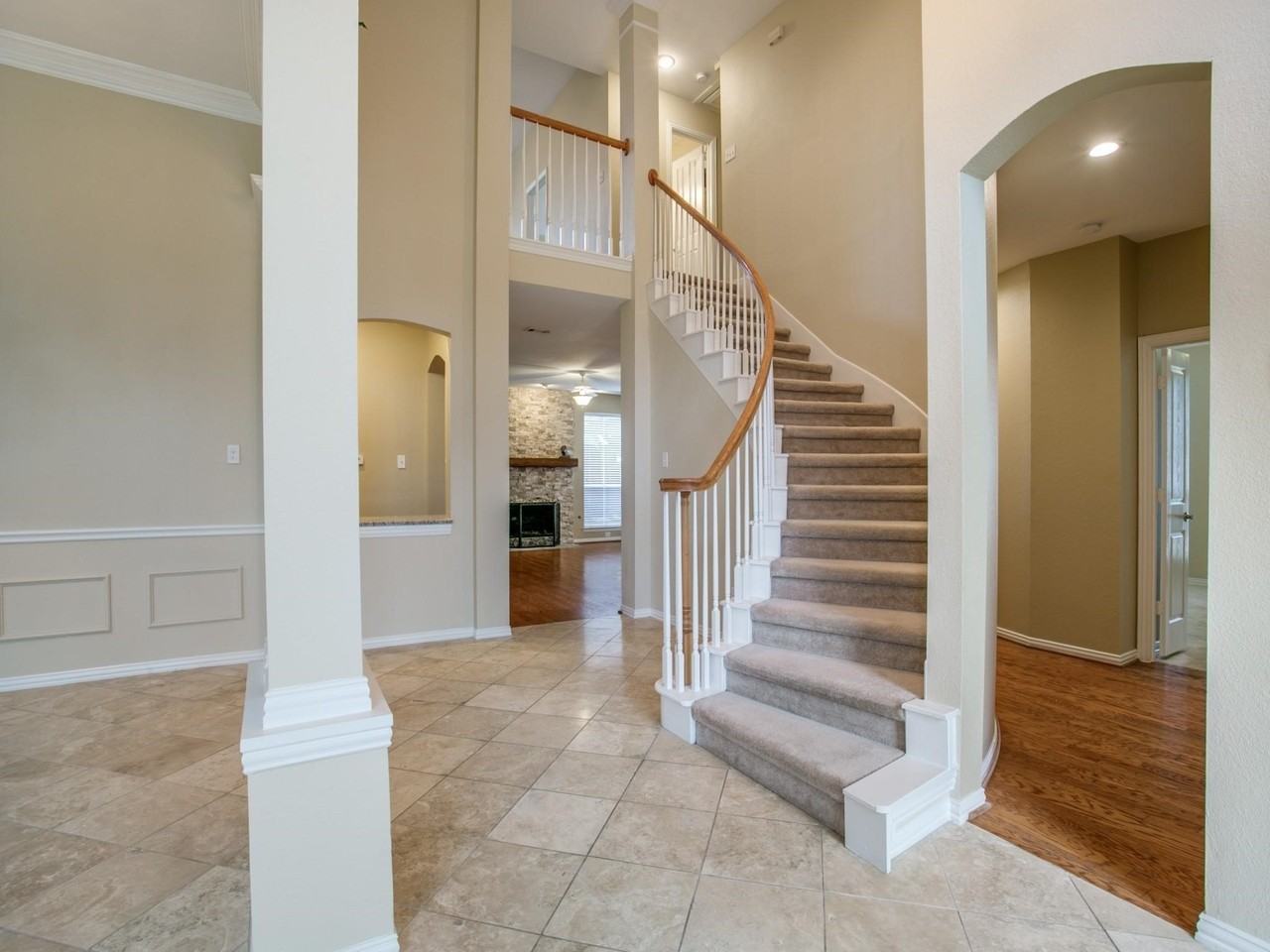 201 Wilshire Dr - Photo 4 of 11
