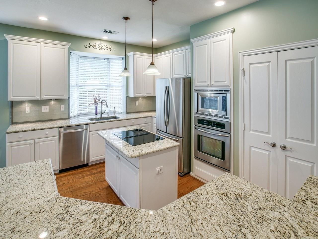 201 Wilshire Dr - Photo 7 of 11