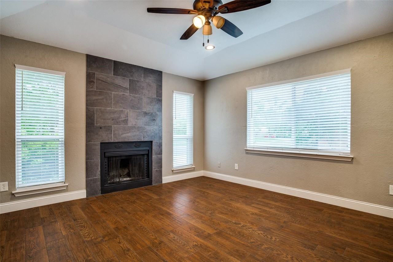 2917 Penny Ln - Photo 3 of 12