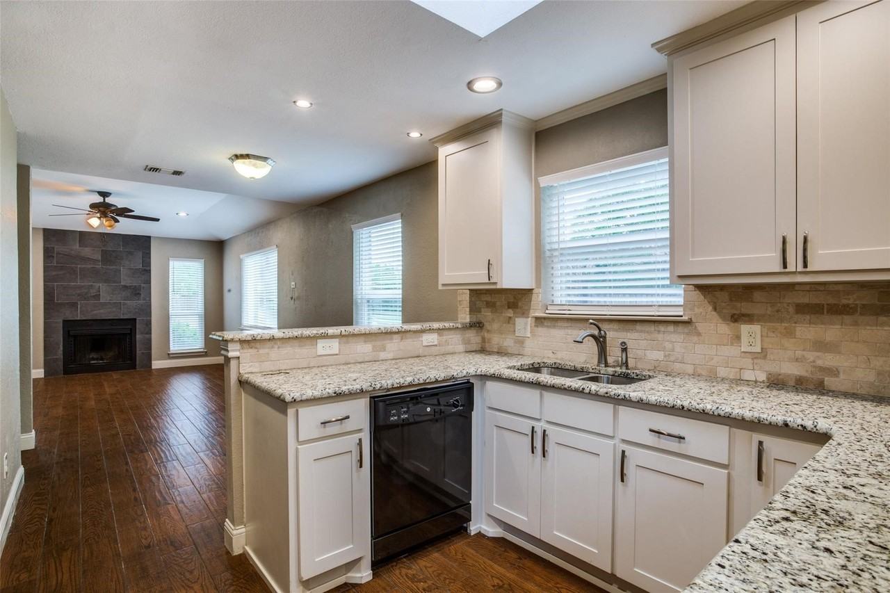 2917 Penny Ln - Photo 6 of 12