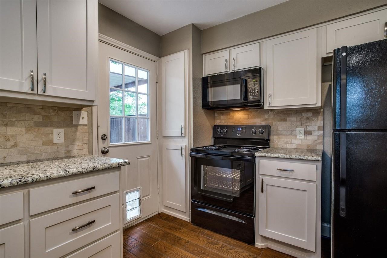 2917 Penny Ln - Photo 7 of 12