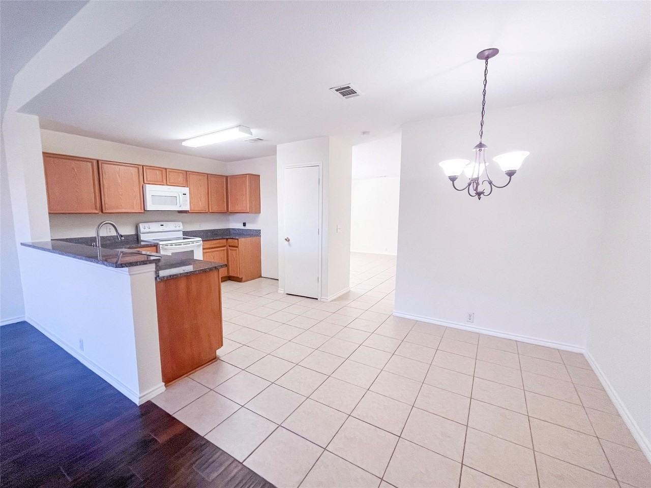8929 Sagebrush Trl - Photo 3 of 16