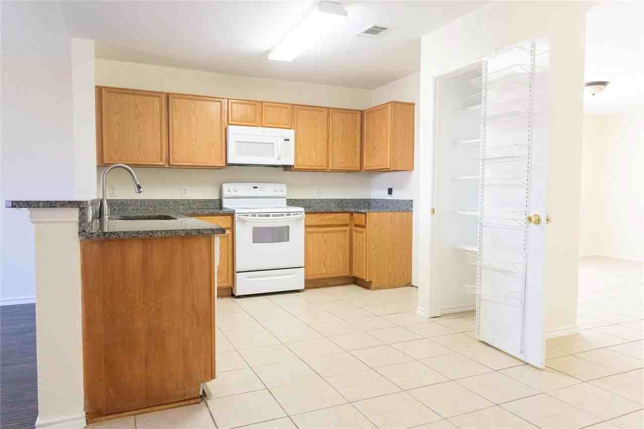 8929 Sagebrush Trl - Photo 4 of 16