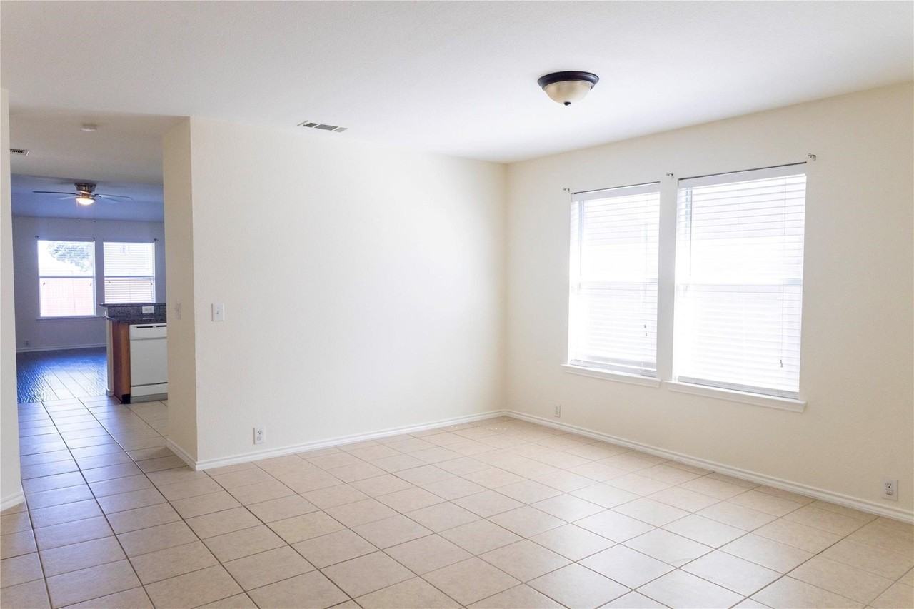 8929 Sagebrush Trl - Photo 7 of 16