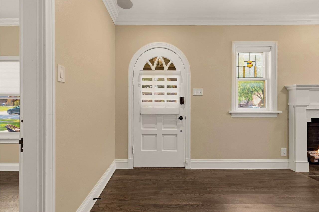 5619 Mccommas Blvd - Photo 3 of 31