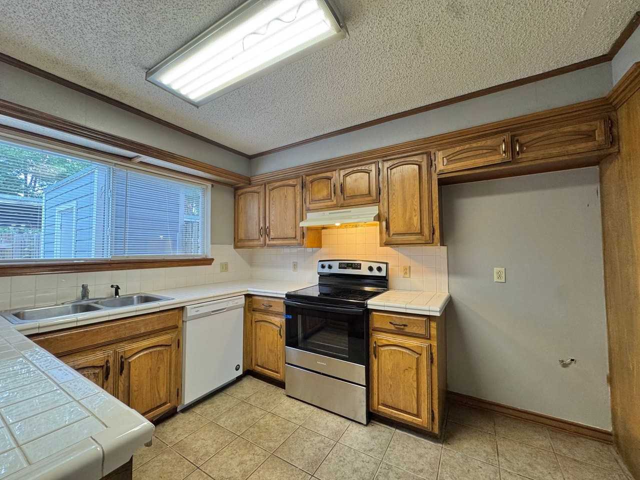6220 Gould Pl - Photo 6 of 12