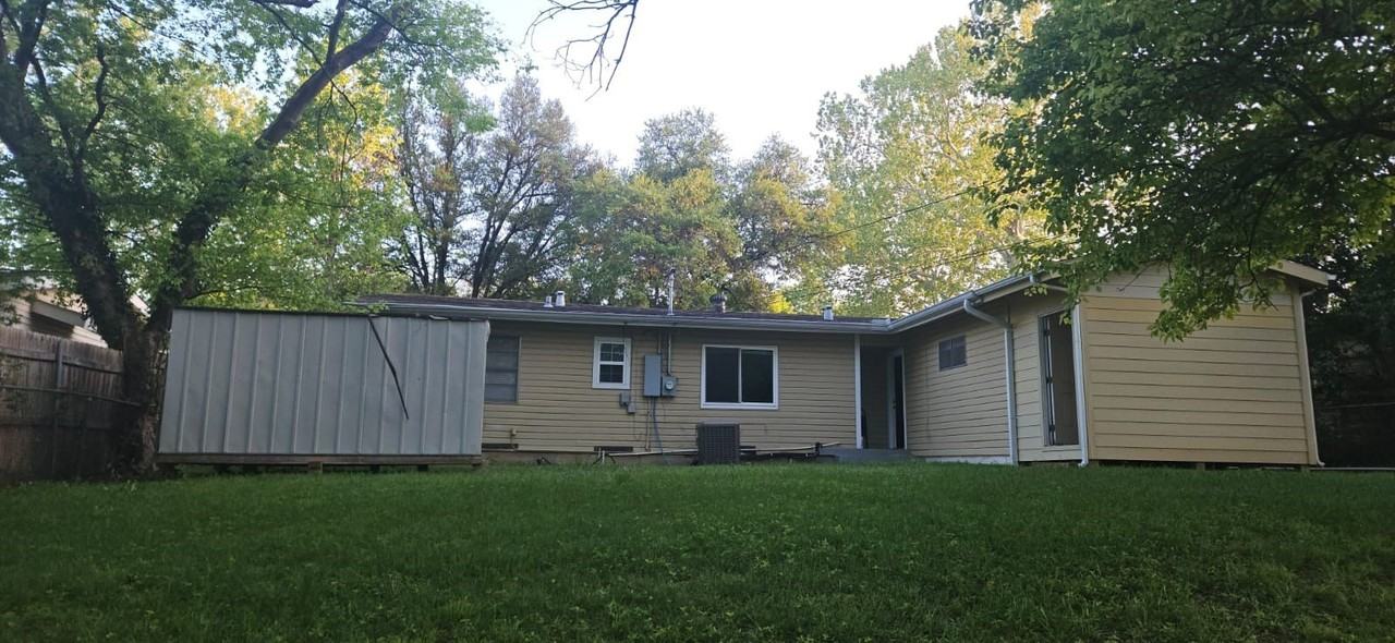 1214 Burleson St - Photo 3 of 20