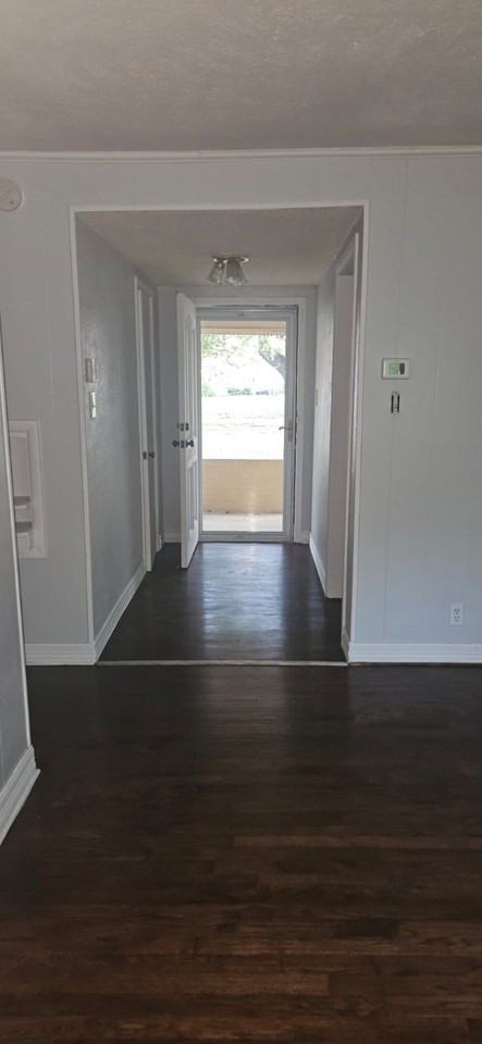 1214 Burleson St - Photo 4 of 20