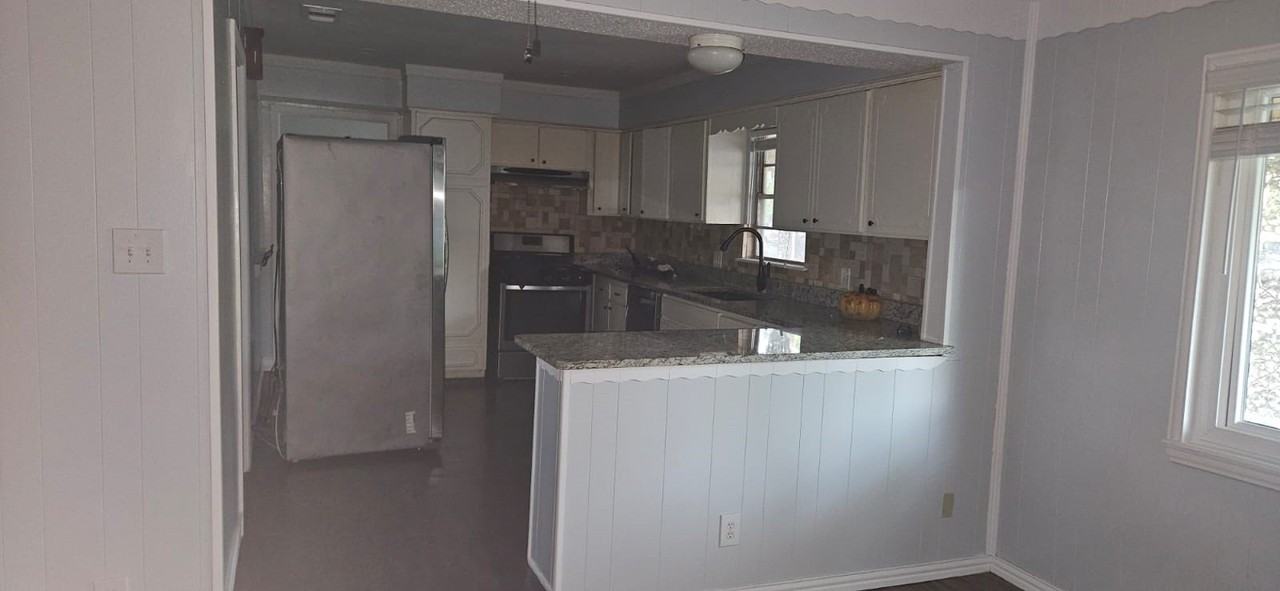 1214 Burleson St - Photo 5 of 20