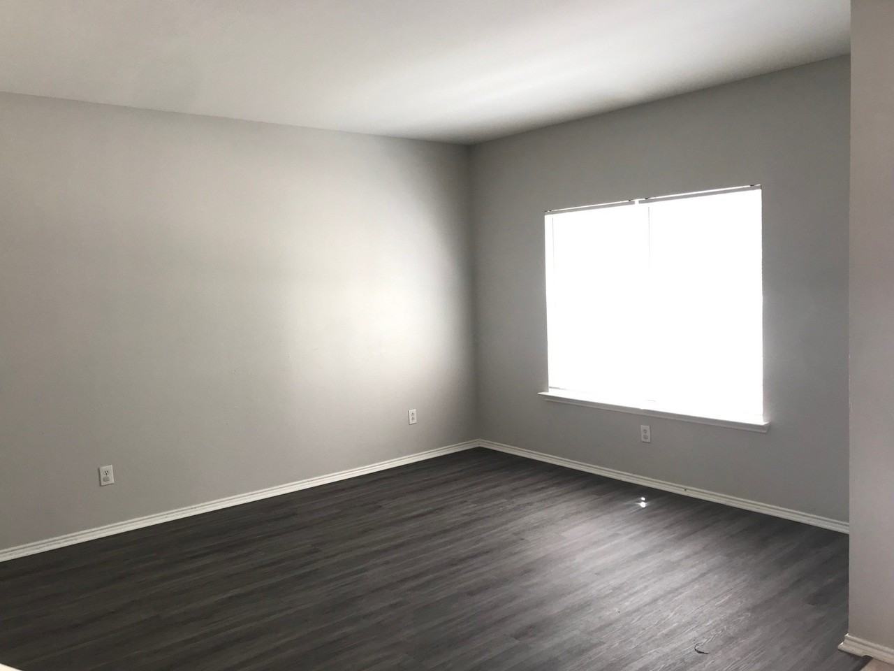 2053 Meadow Park Dr - Photo 5 of 29
