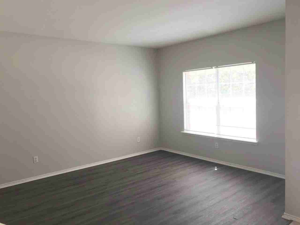 2053 Meadow Park Dr - Photo 7 of 29