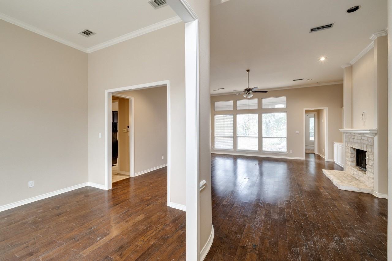 2817 Newburyport Ave - Photo 2 of 40