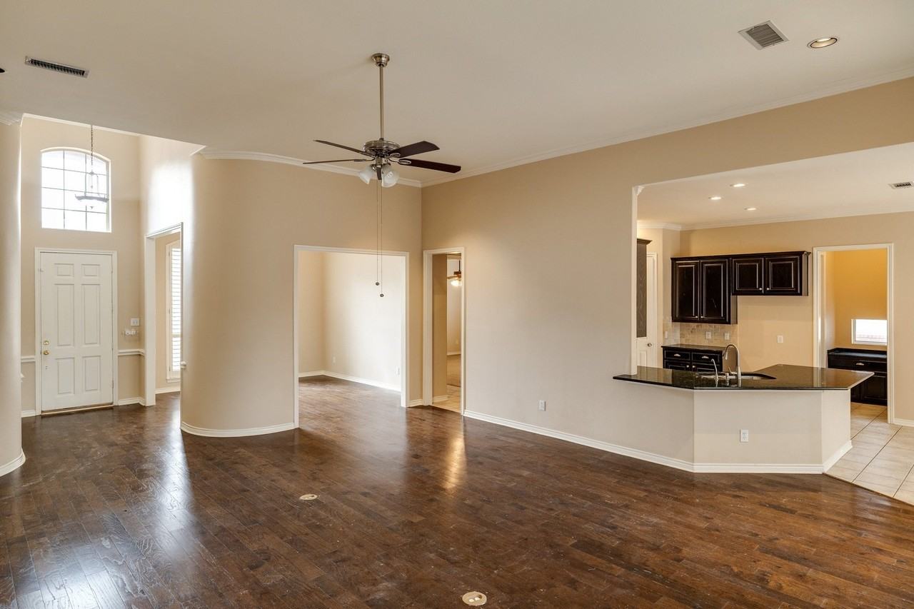 2817 Newburyport Ave - Photo 7 of 40