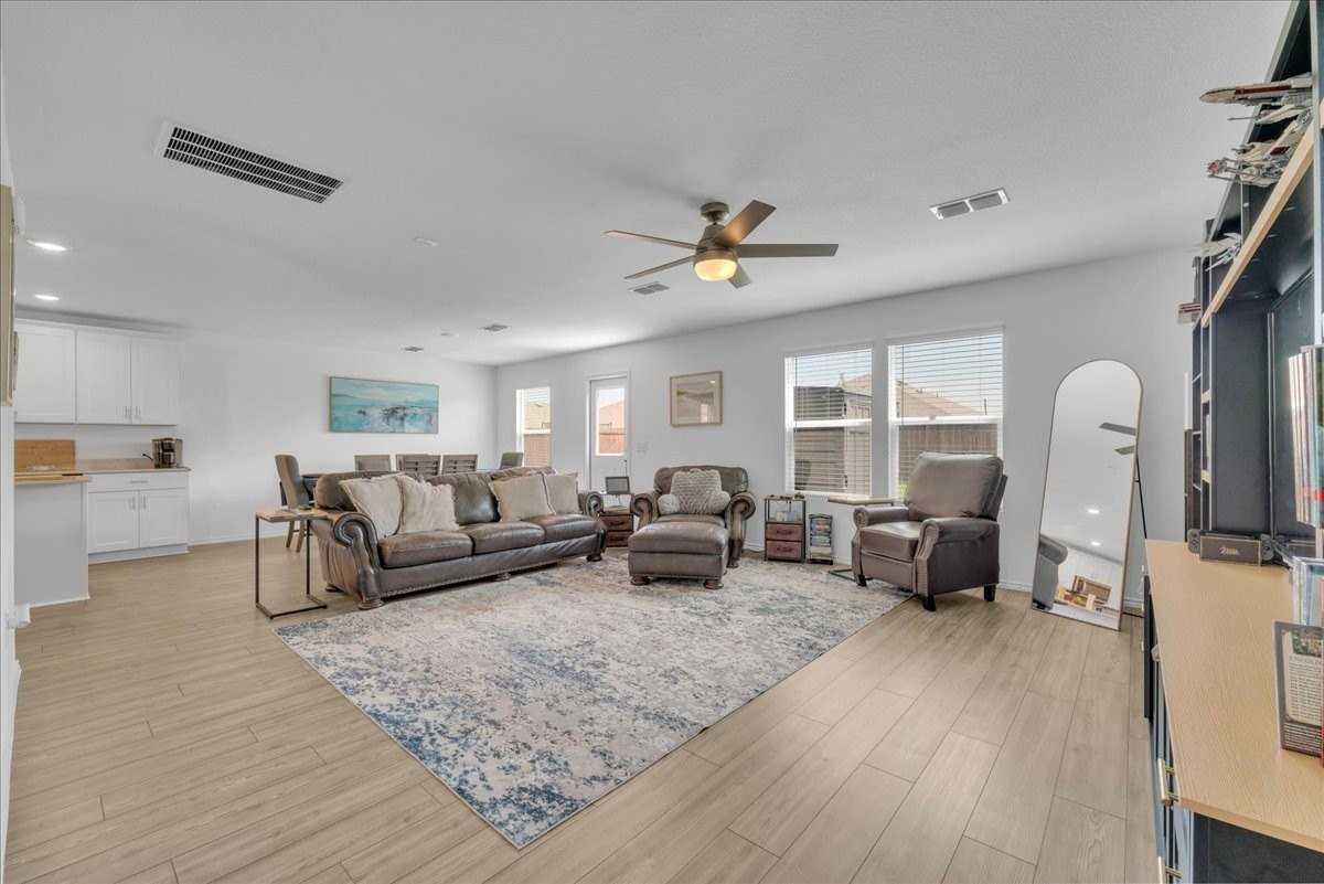 14152 Calderwood St - Photo 6 of 40