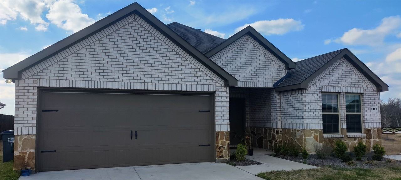1200 Misty Brook Dr - Photo 4 of 35