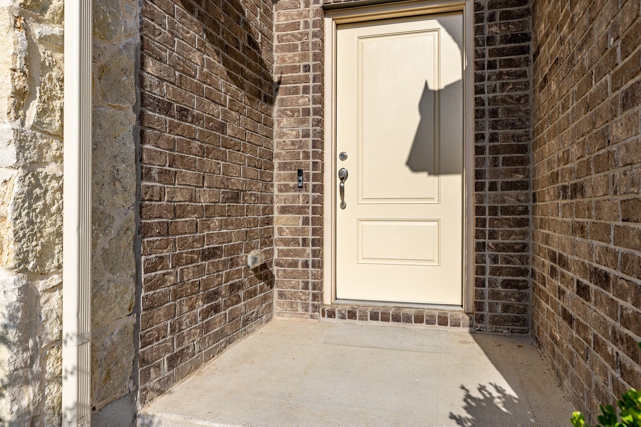 4013 Spur Trail Dr - Photo 2 of 35