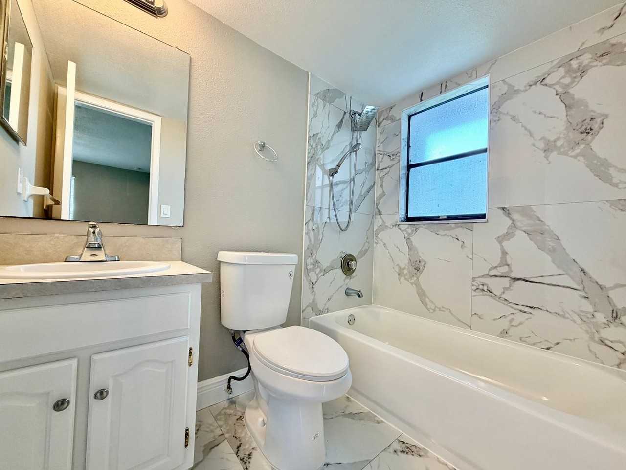 2332 Se 6th Ter - Photo 3 of 14