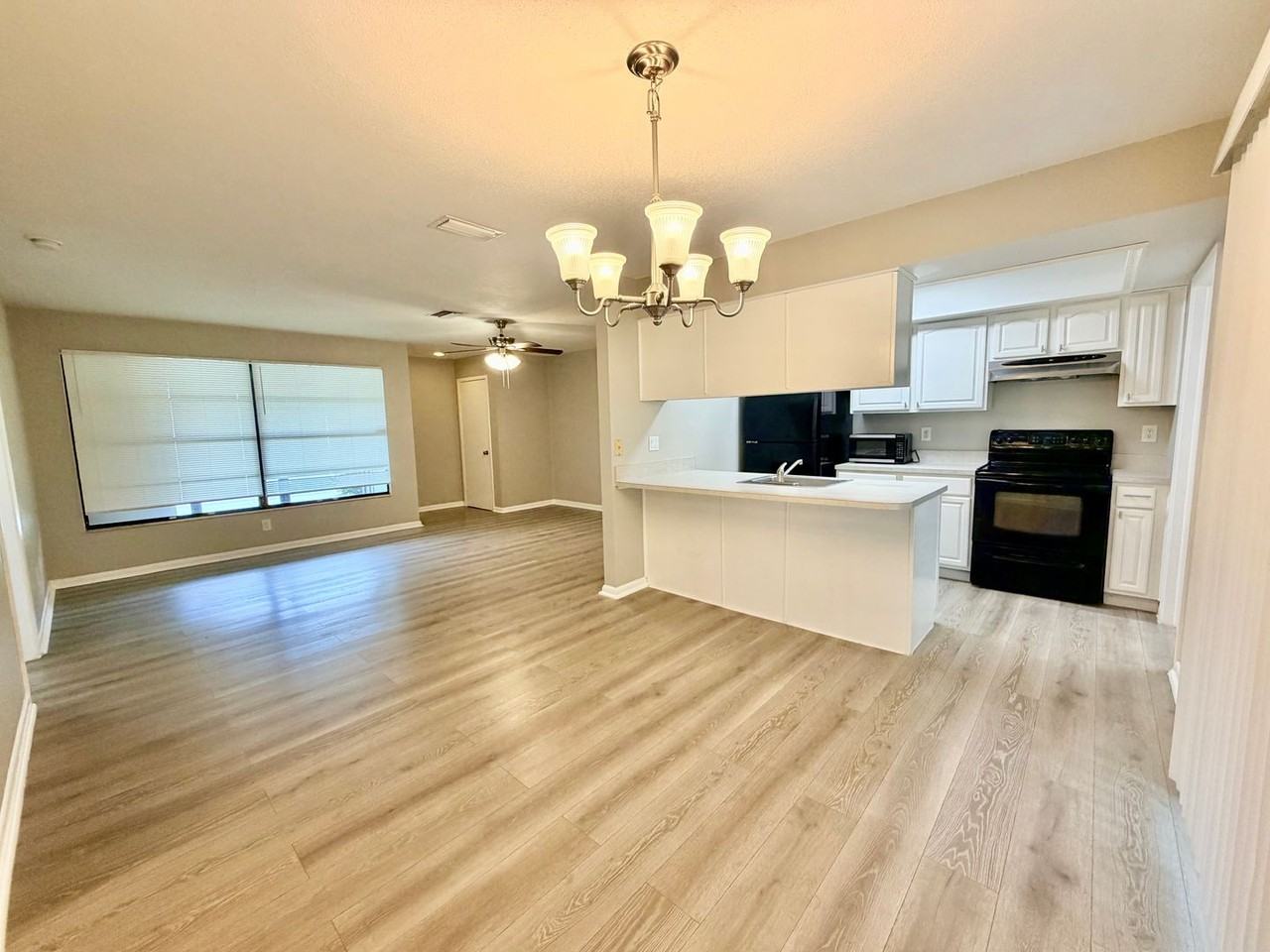 2332 Se 6th Ter - Photo 6 of 14