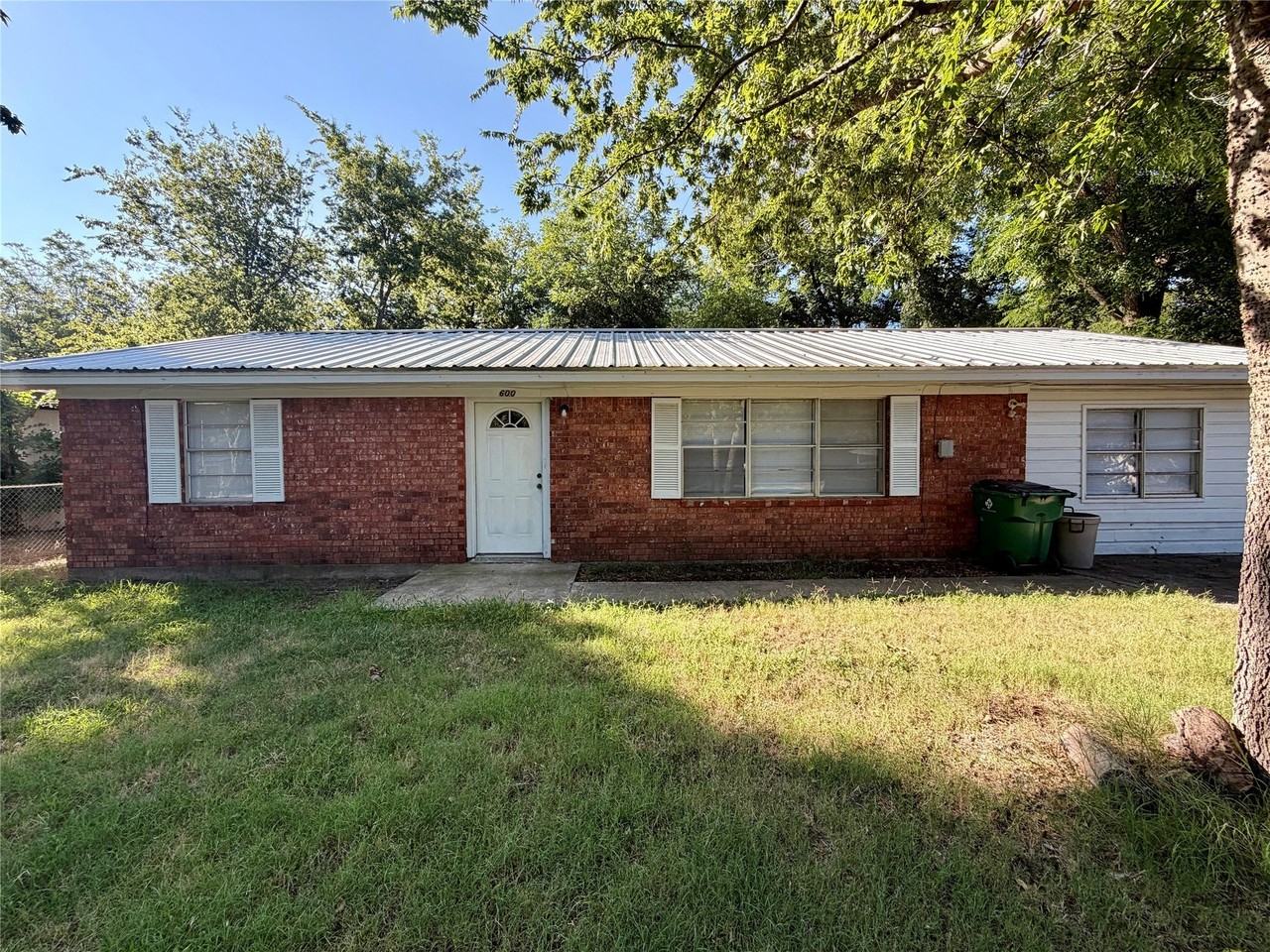 600 W Minnie St