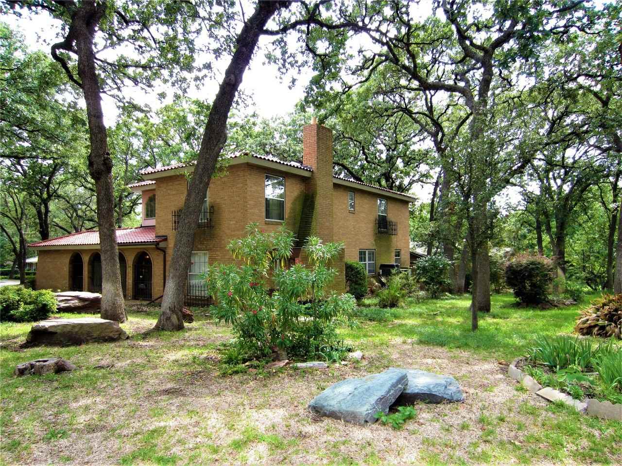 1815 Greenwood Dr - Photo 2 of 23