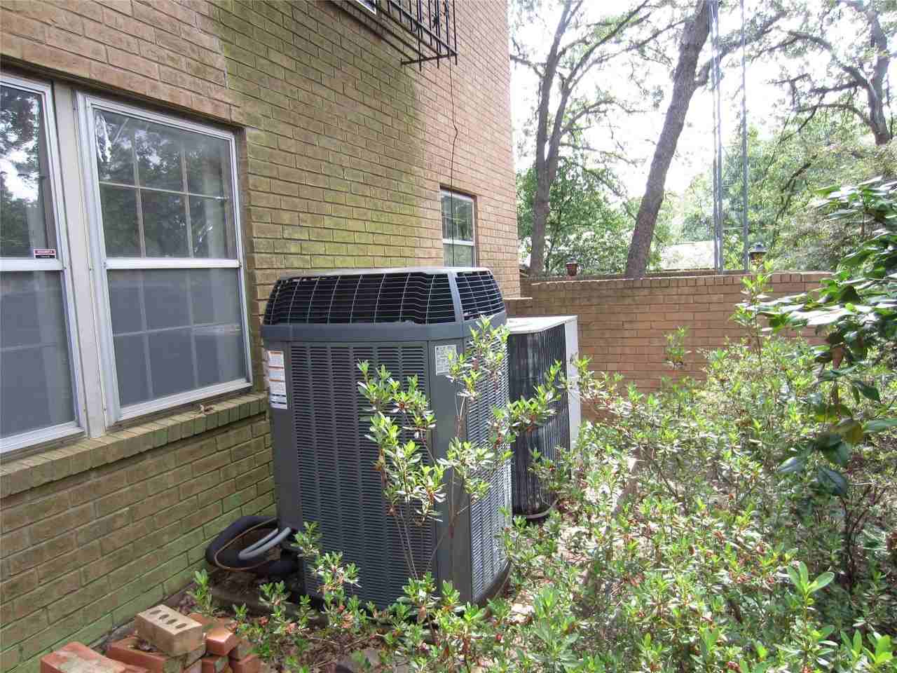 1815 Greenwood Dr - Photo 3 of 23