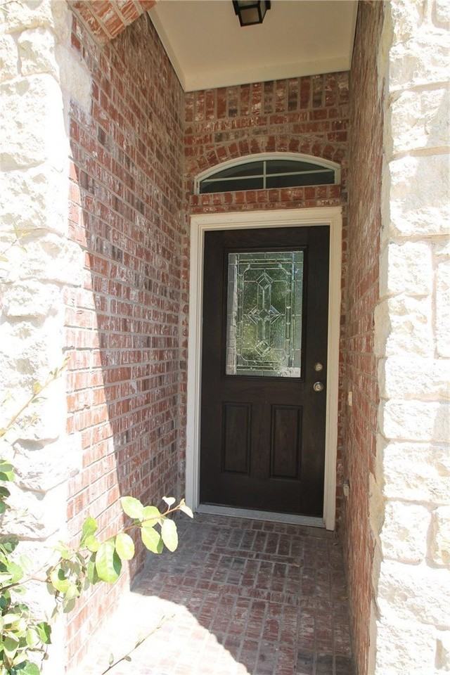2209 Lanshire Dr - Photo 2 of 17