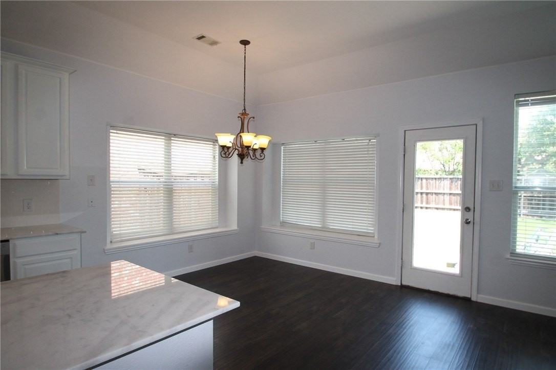 2209 Lanshire Dr - Photo 4 of 17